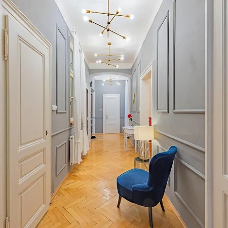 Colorful Wenceslas Square Apartment Prague Exterior photo