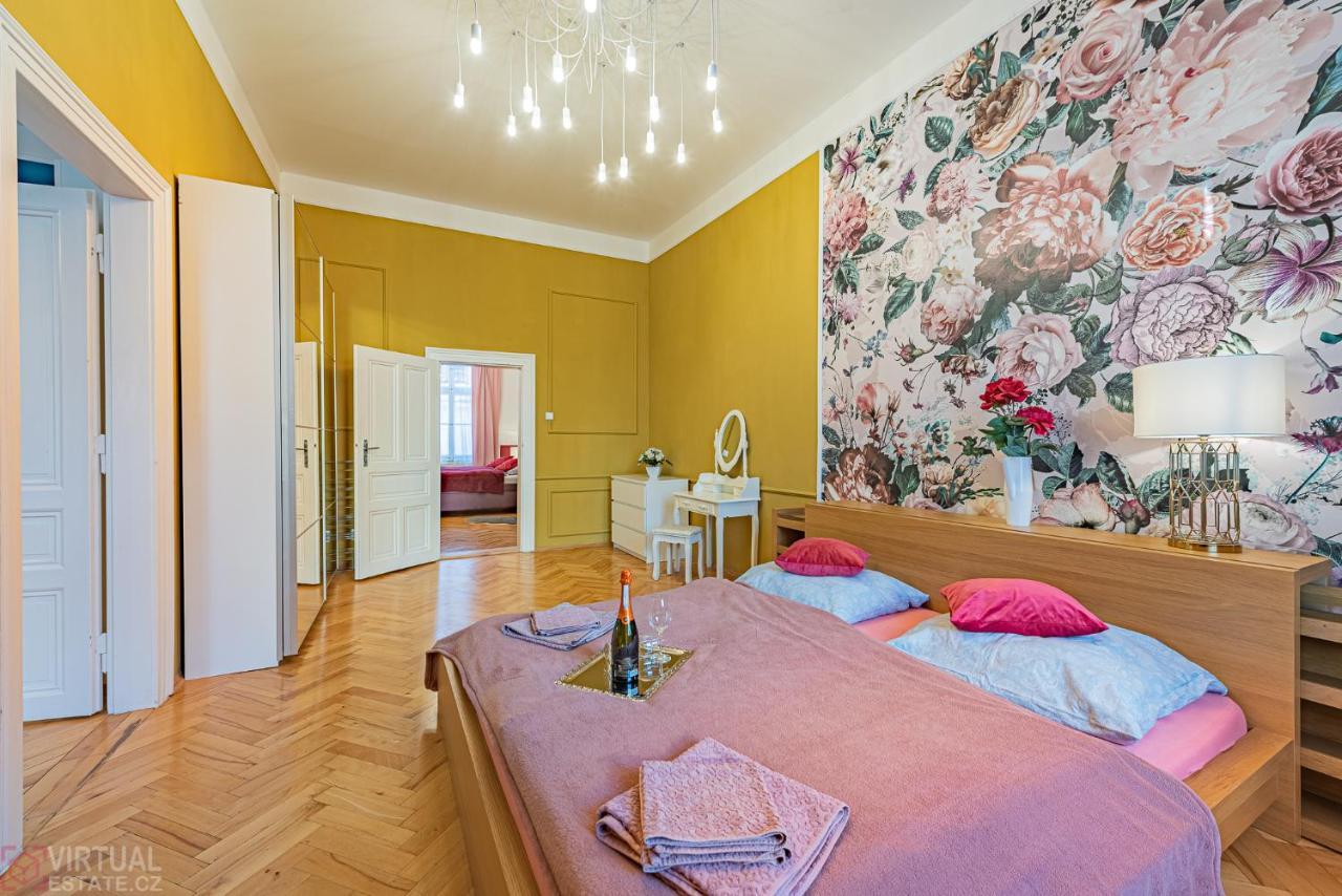 Colorful Wenceslas Square Apartament